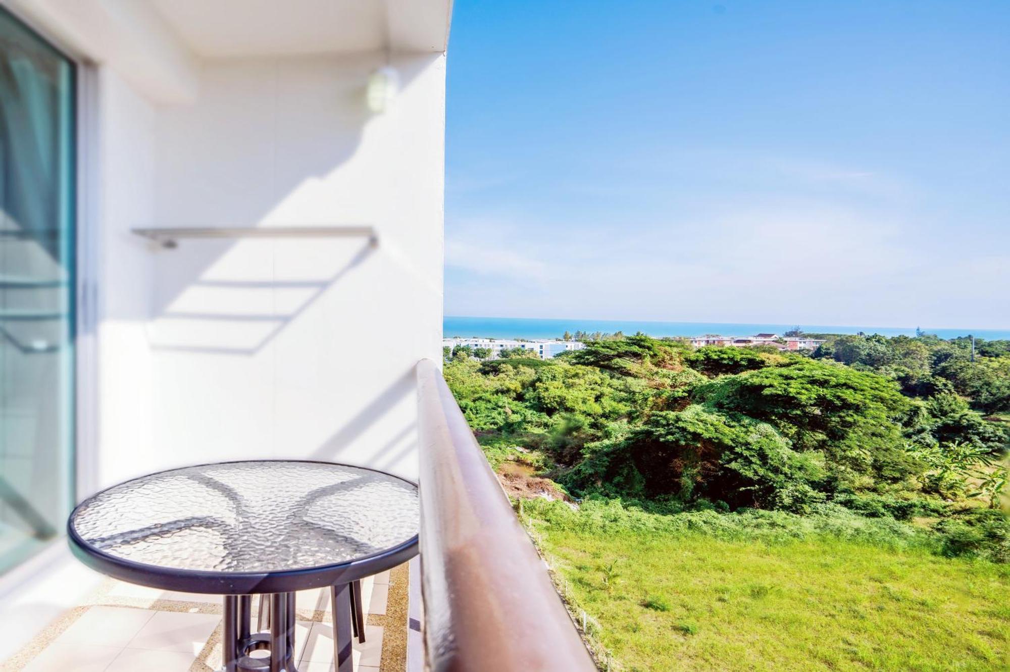 First Hua Hin - Happy Rent Lägenhet Exteriör bild